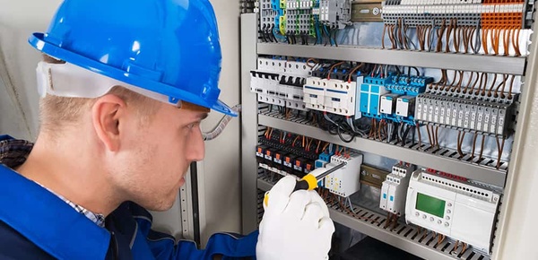 Elektroniker für Energie- und Gebäudetechnik (m/w/d) bei Elektrotechnik Steinbrecher in Kölleda
