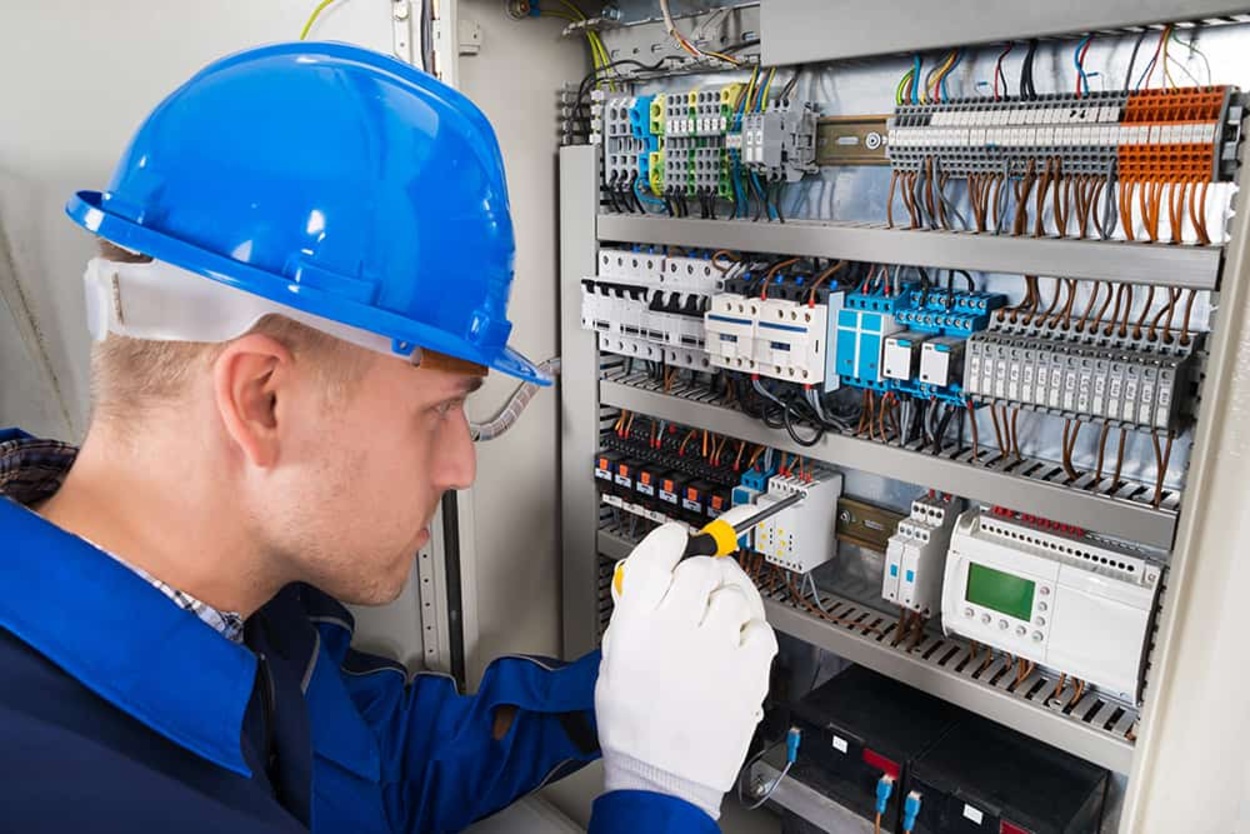 Elektroniker für Energie- und Gebäudetechnik (m/w/d) bei Elektrotechnik Steinbrecher in Kölleda